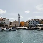 Luxoria Villa Peroj