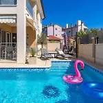 Luxoria Villa *