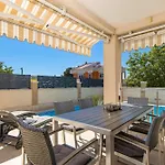 Luxoria Villa Peroj