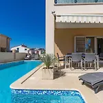 Villa Luxoria *