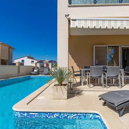 Villa Luxoria *